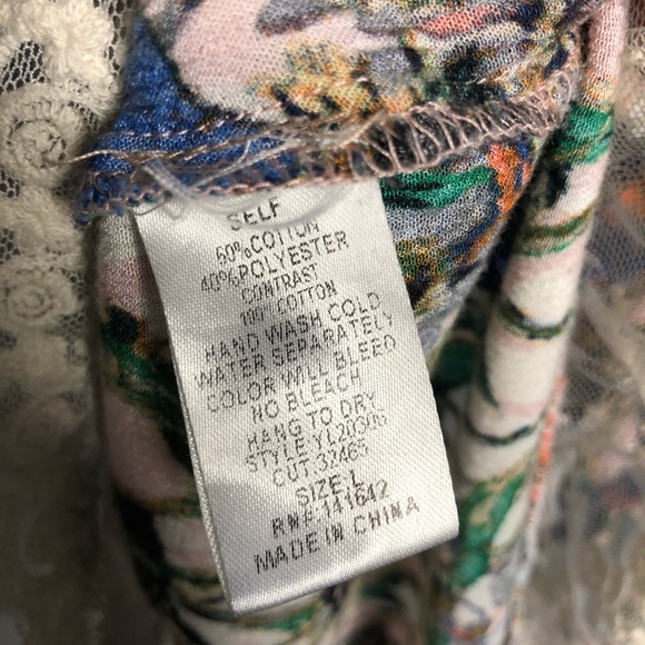 She + Sky Cold Shoulder Floral Lace Dress - Picture 6 of 6